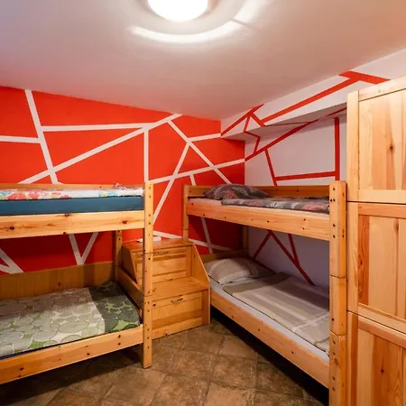 Bled Hostel 旅馆 *