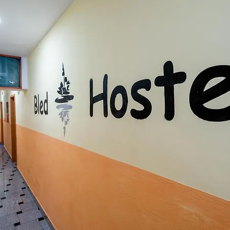 Bled Hostel 旅馆 *